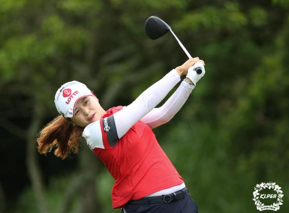 KLPGA第14屆S-OIL錦標(biāo)賽 64桿、低于標(biāo)準(zhǔn)桿8桿的韓巡霸主崔慧珍（CHOI Hye Jin）幸運衛(wèi)冕